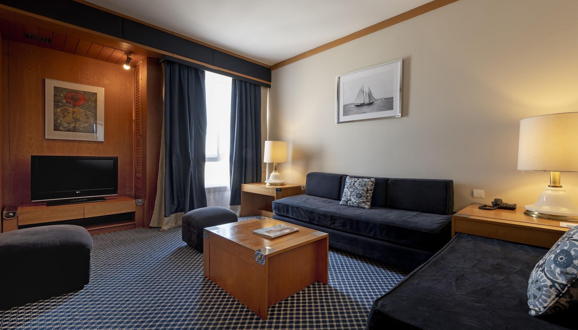 Algarve Casino Hotel Portimão Εξωτερικό φωτογραφία A suite at the hotel