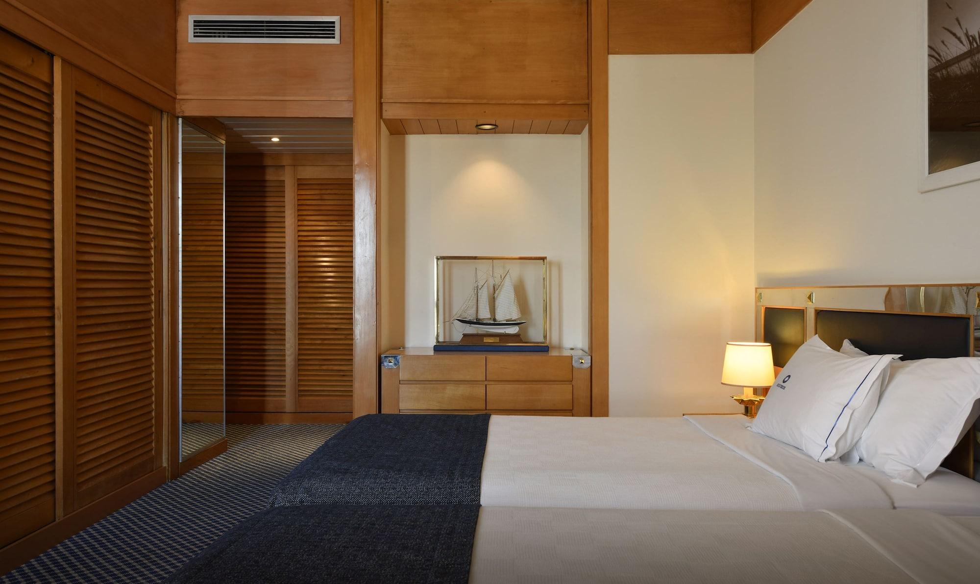 Algarve Casino Hotel Portimão Εξωτερικό φωτογραφία A bedroom at the hotel