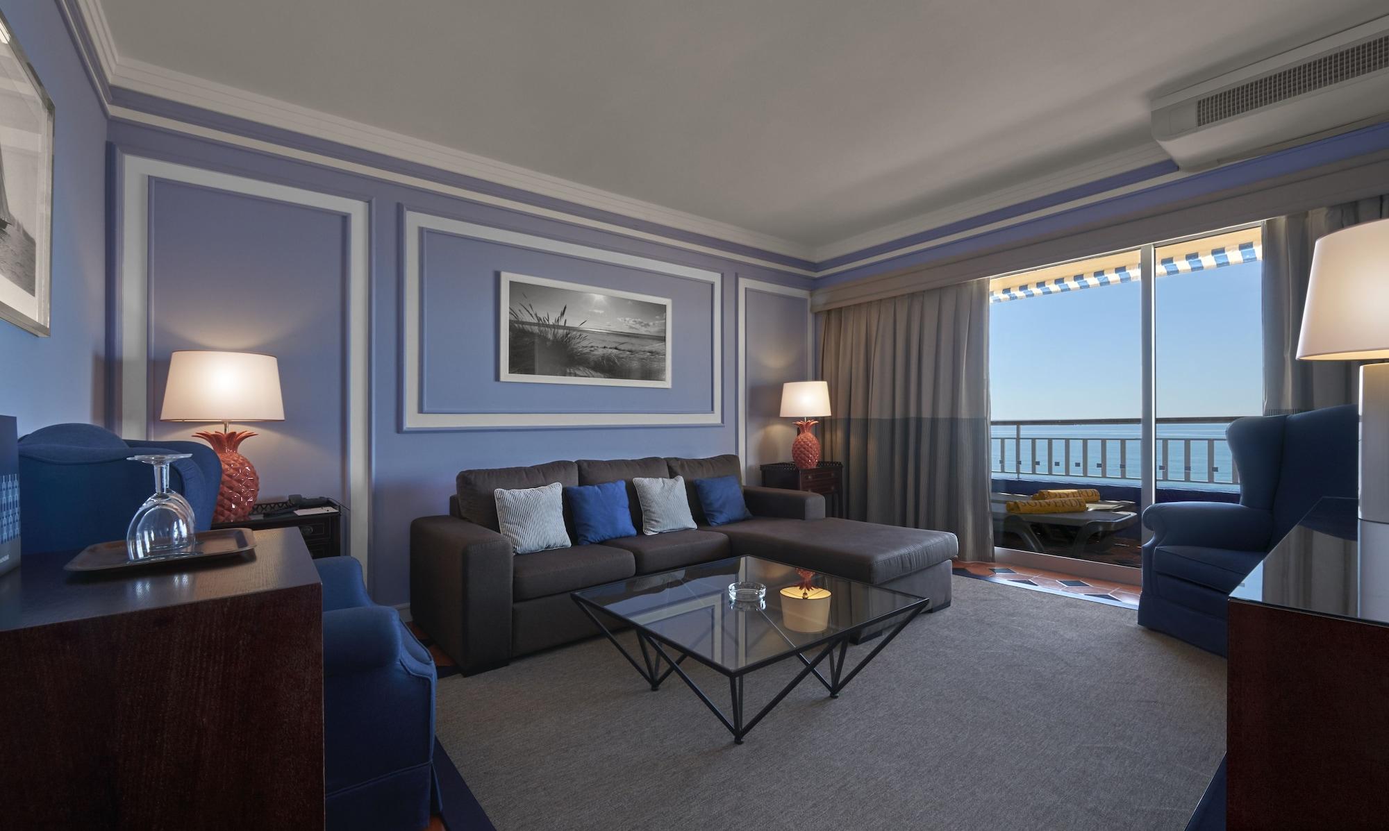 Algarve Casino Hotel Portimão Εξωτερικό φωτογραφία A living room at the Hilton San Diego Bayfront