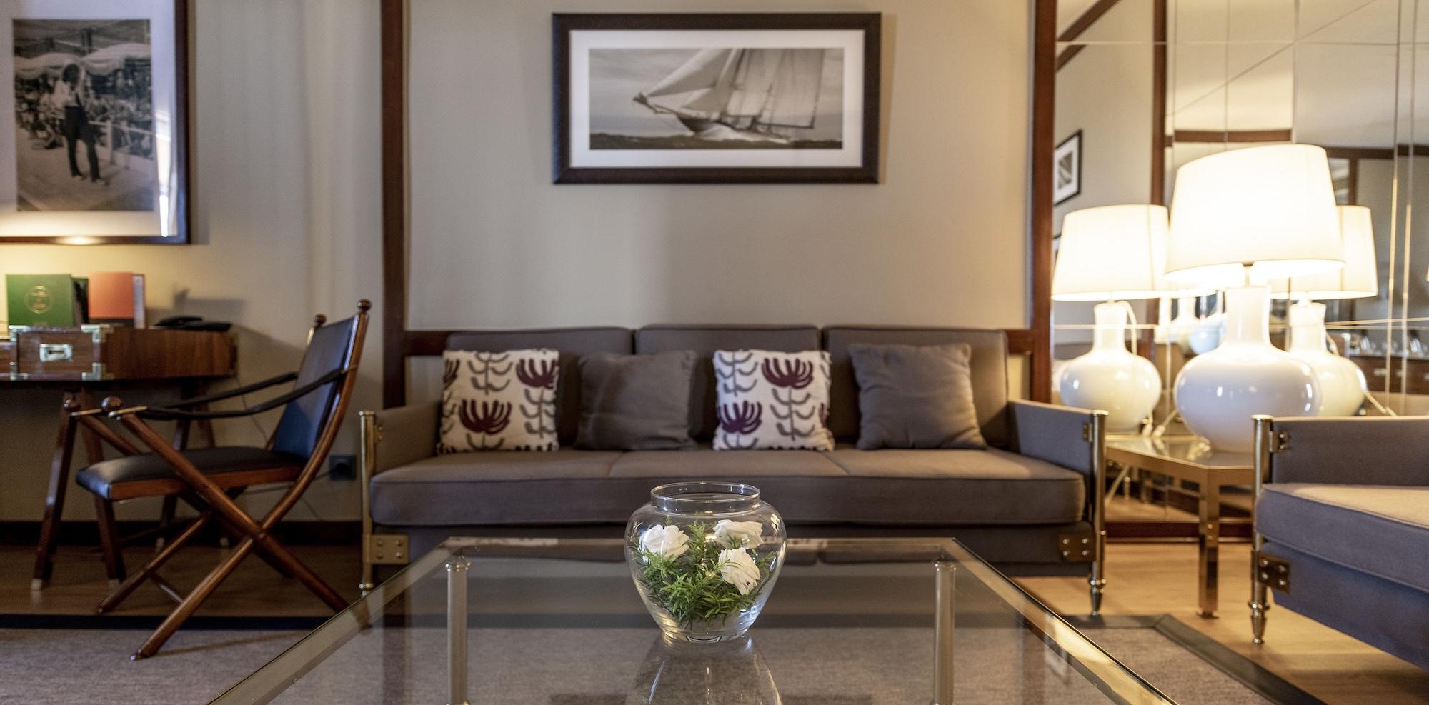 Algarve Casino Hotel Portimão Εξωτερικό φωτογραφία A living room in a suite at the hotel