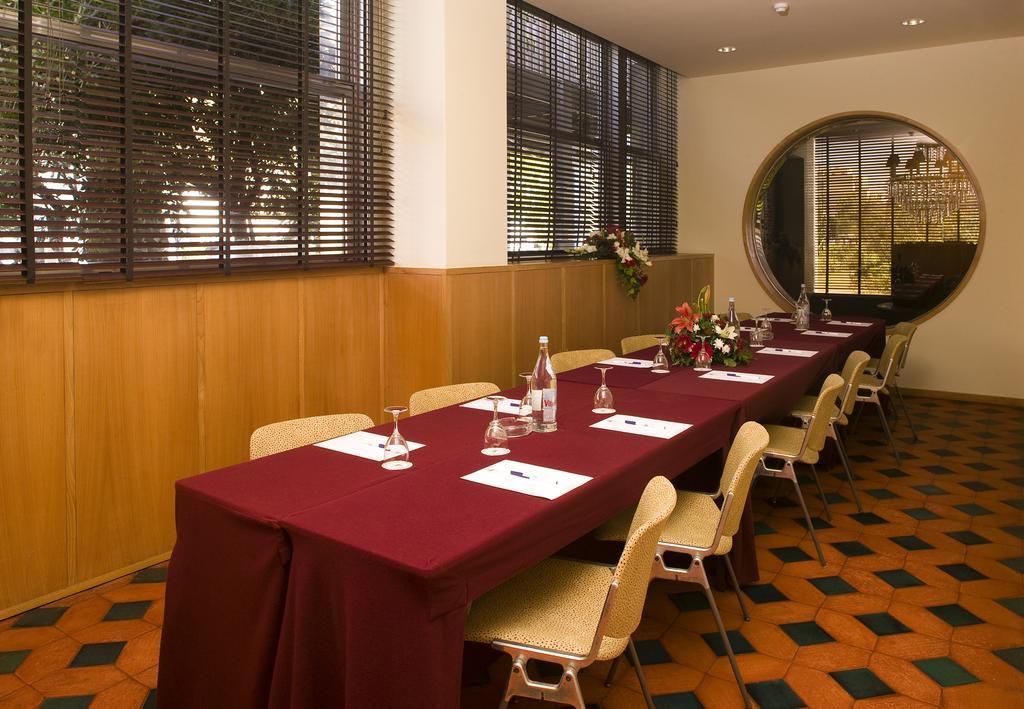 Algarve Casino Hotel Portimão Εξωτερικό φωτογραφία The meeting room